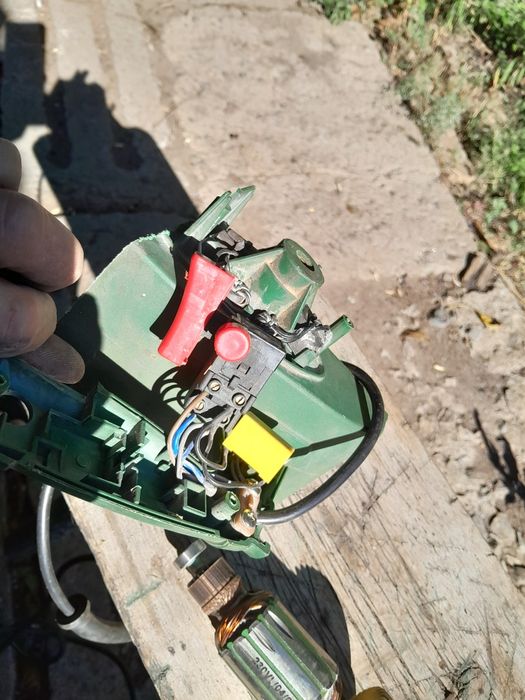 Двигун ручного електрорубанка DWT