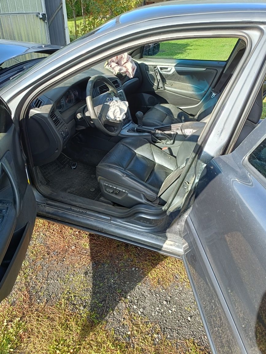 Witam posiadam na sprzedaż części do Volvo S60