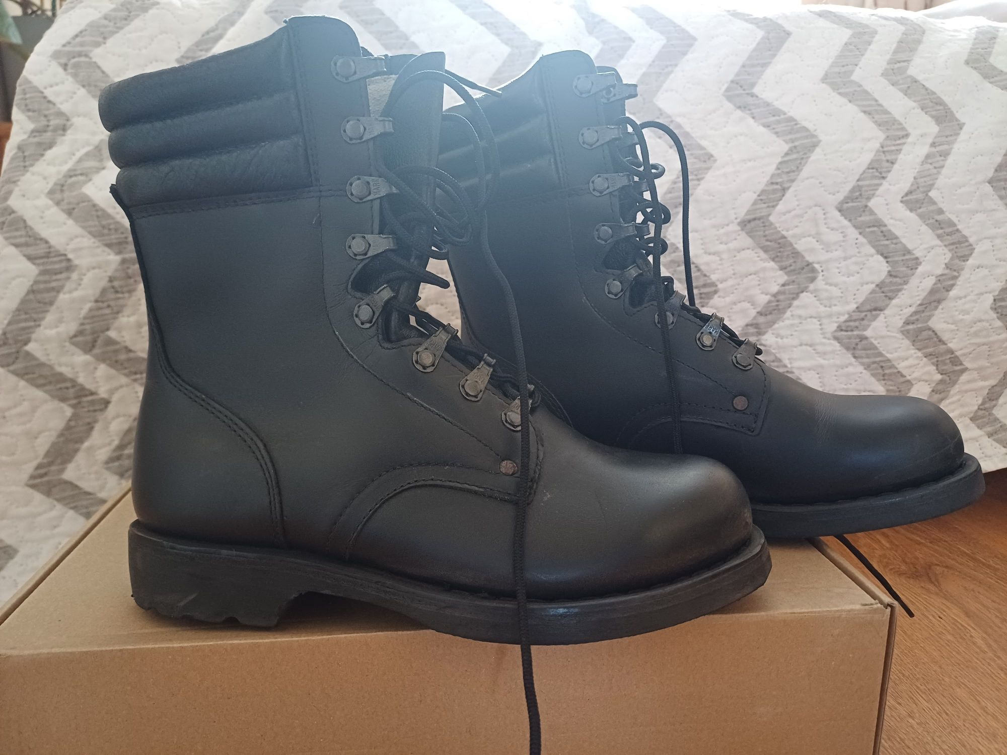 Buty wojskowe, 24 + gratis skarpetki