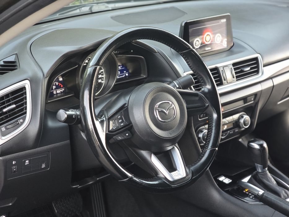 Продам свою Mazda 3 1.5л - 2017г ( ОФИЦИАЛЬНАЯ )