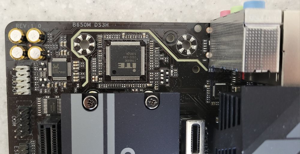 Материнська плата Gigabyte B650M DS3H (sAM5, AMD B650, PCI-Ex16)