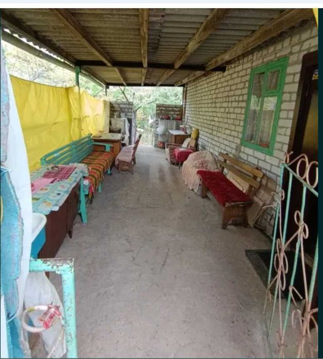 Продам дом -дачу в Высоком. Участок 10 соток .Печное отопление TB