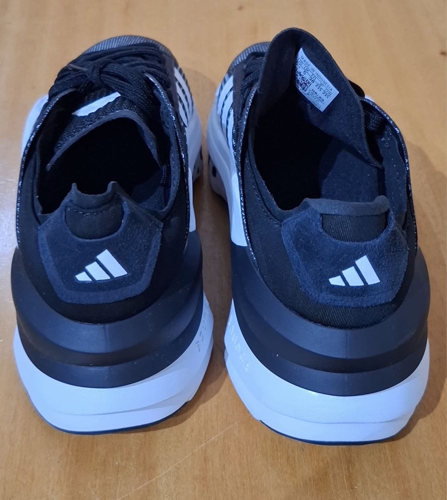 Sapatilhas Adidas Avryn_X