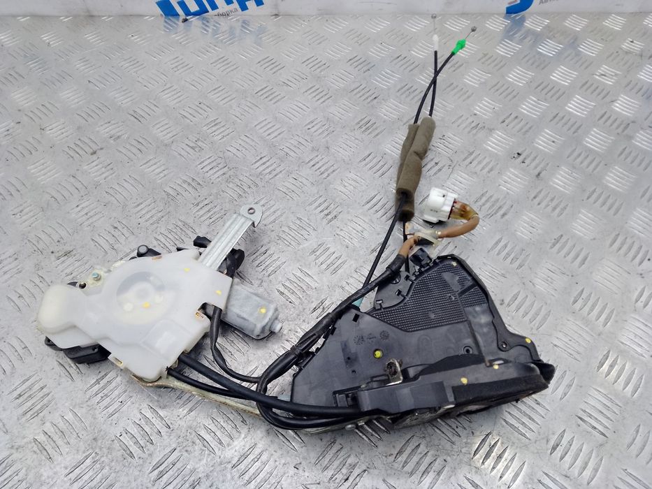 Замок двери передней левой 6904050300 для Lexus LS 4 UCF40 2007-2017