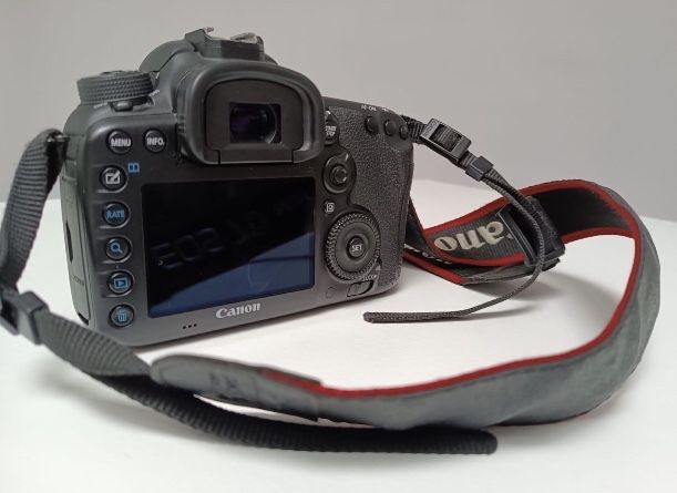 Canon EOS 7D Mark II + Opcional: Lente Tamron 20-40mm ( ler descrição)