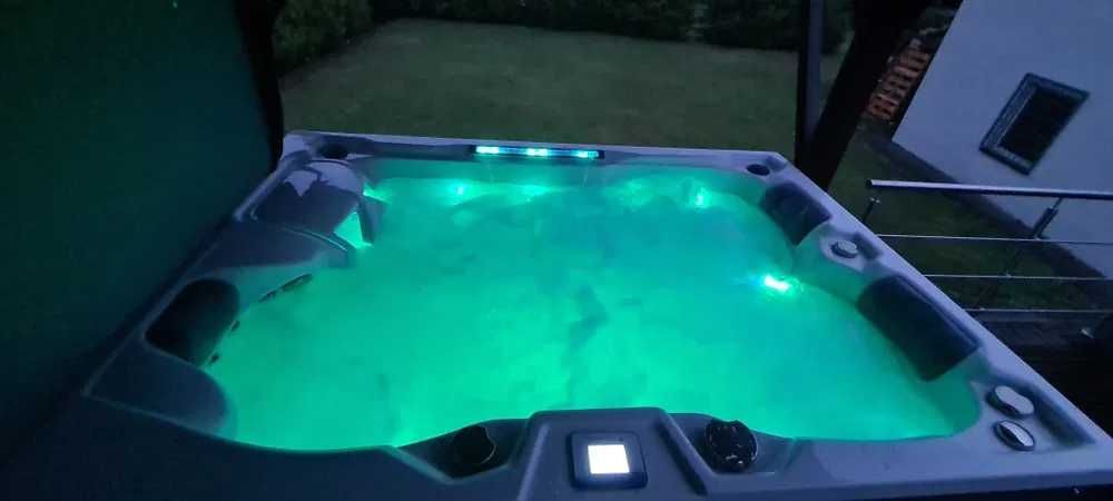JACUZZI Wanna ogrodowa z hydromasażem Infinitas MB300 GERMANY - 15999€
