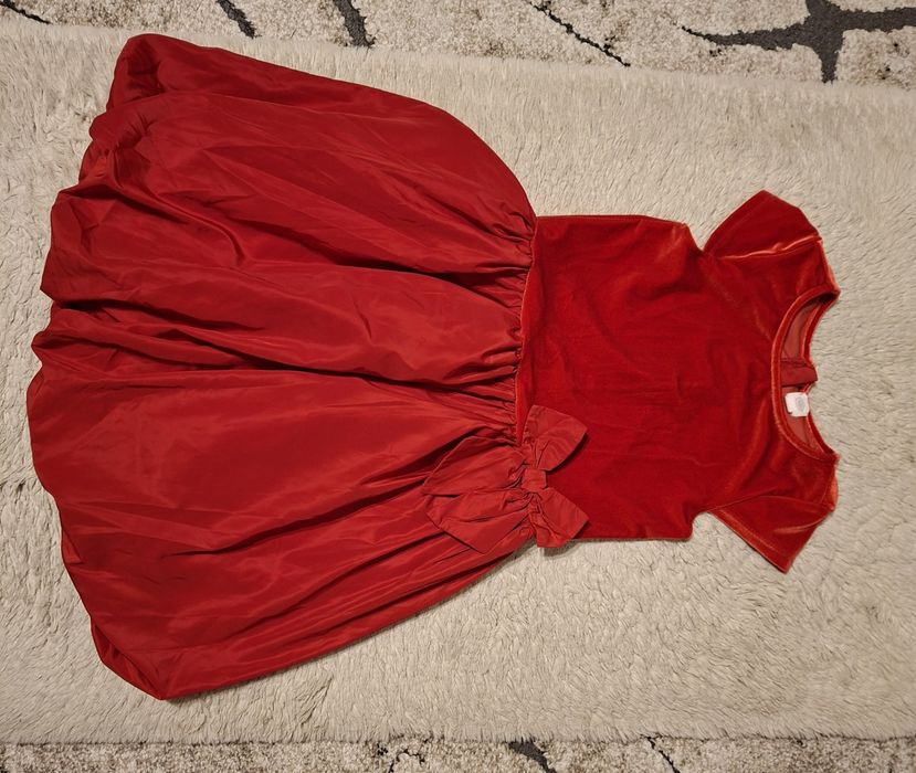 Sukienka rozmiar 134