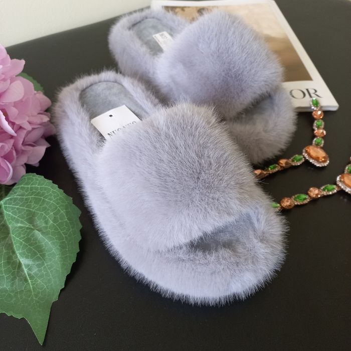 Пухнасті тапочки на платформі