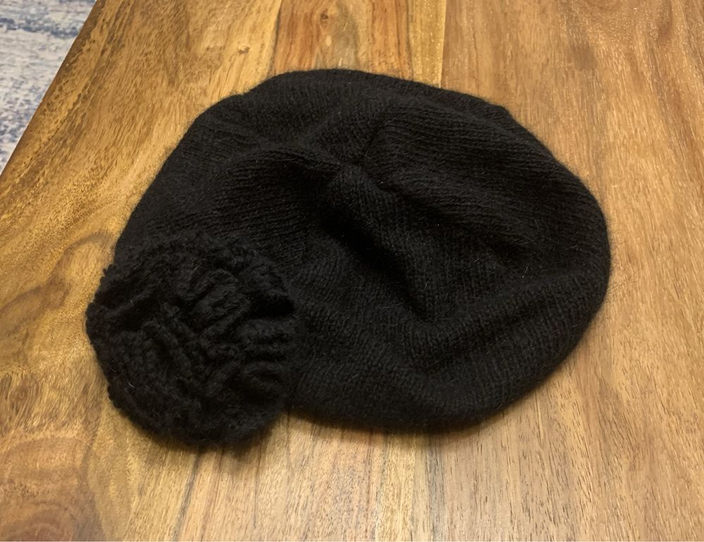 Czarny beret H&M