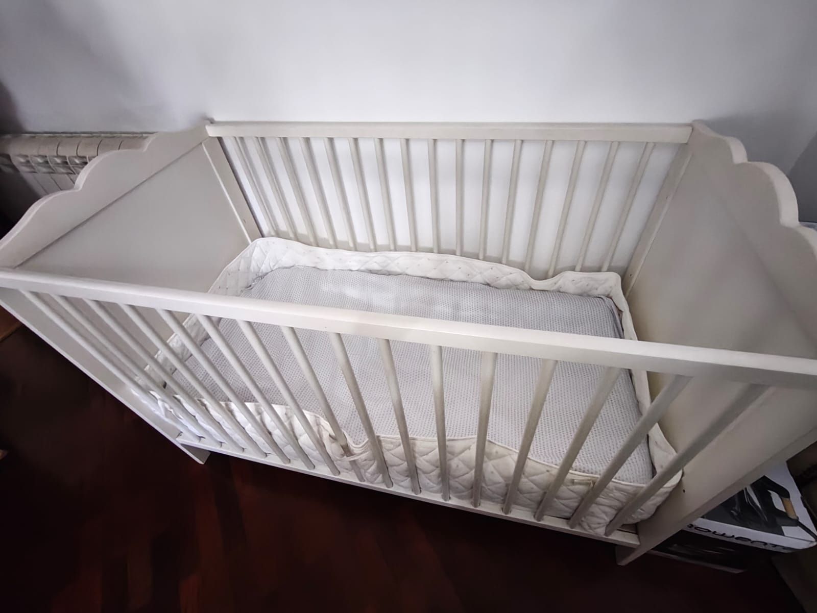 Berço Ikea (1,20 X 0,60 cm) com colchão e resguardo