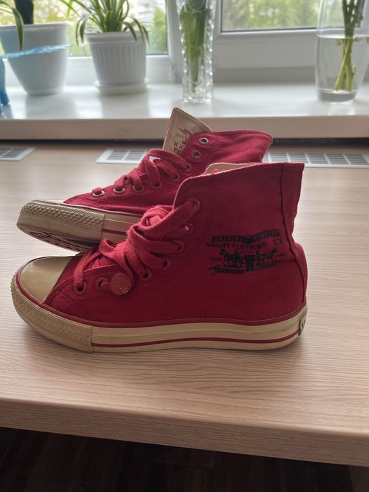 Оригінальні кросівки,кеди Levi’s 37 розмір