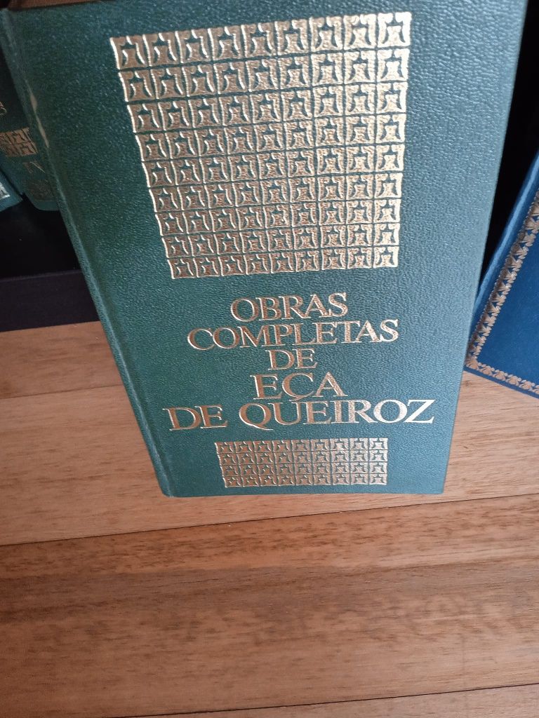 Vendo várias colecções de livros