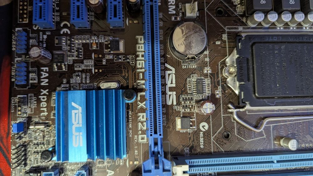 Продам материнскую плату asus p8h61-mlx r2.0 и оператив возможен торг