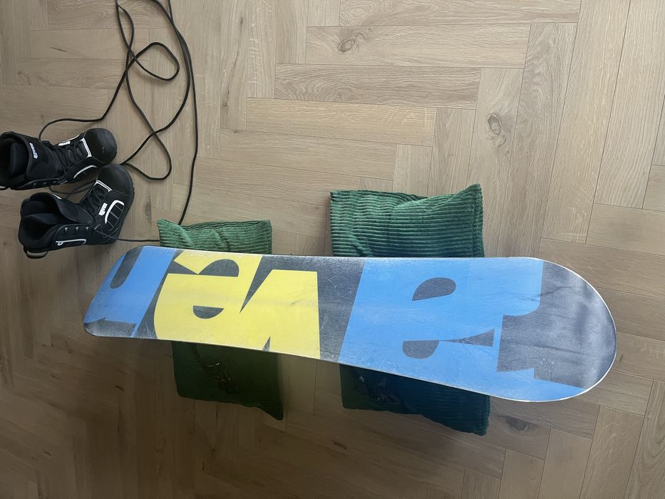 Snowboard 135 w zestawie z butami i wiazaniami