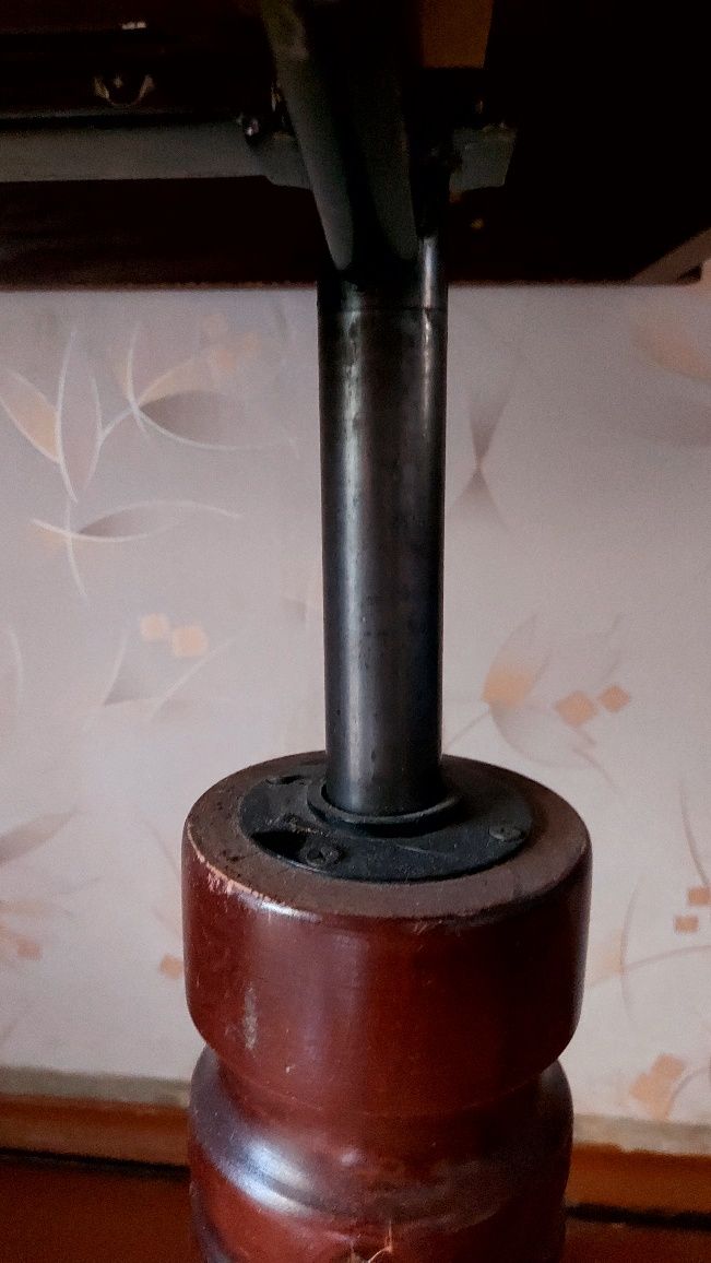 Деревянный стол б/у