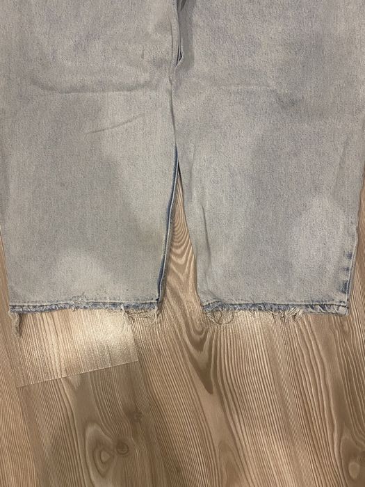Baggy jeans.