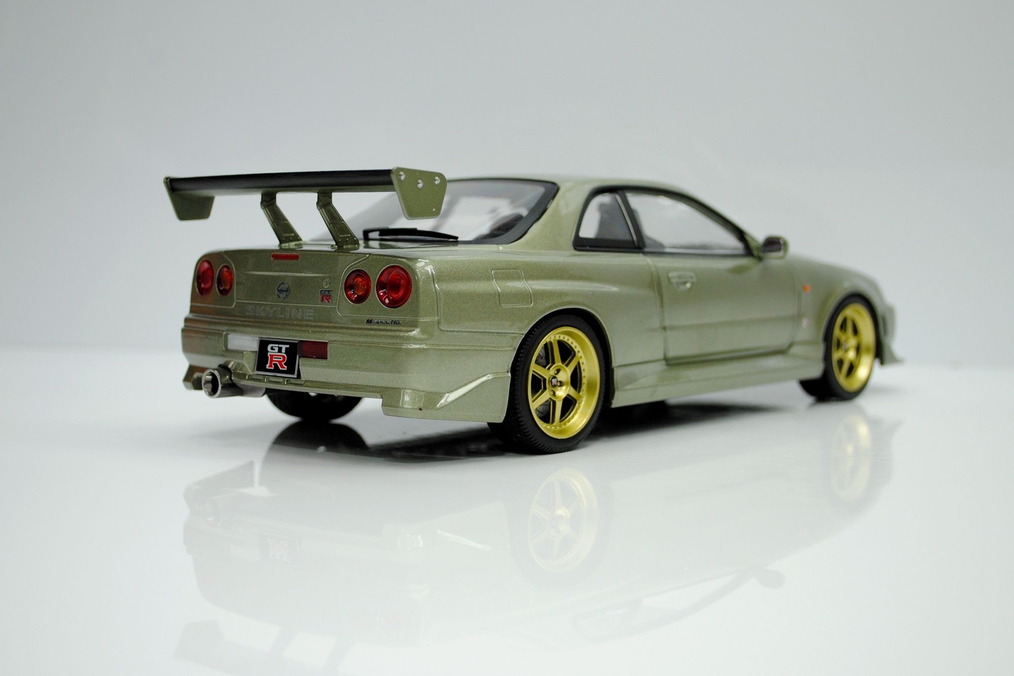 1/18 модель Nissan Skyline GT-R (R34) 1999 GREENLIGHT