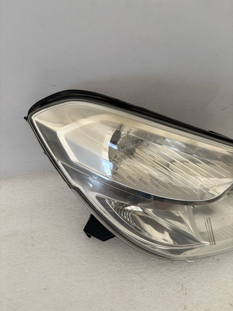 Dacia Lodgy Dokker 12- lampa prawy przód prawa przednia