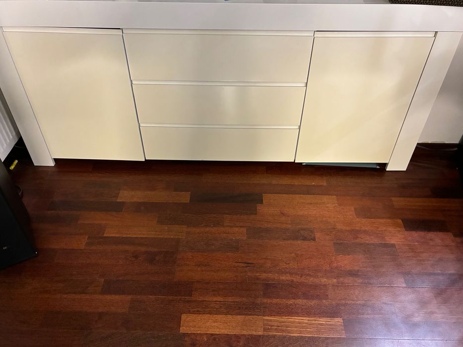 Sprzedam komodę białą190x50x80w dobrym stanie,odbiór własny Banino