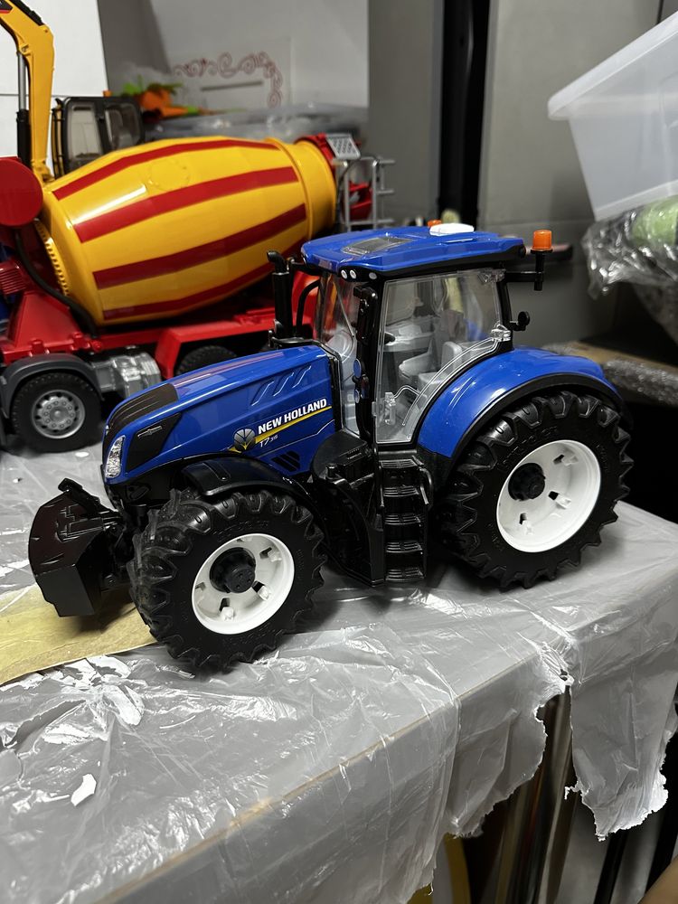 Bruder - New Holland T7