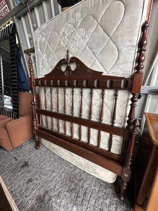 Conjunto quarto antigo