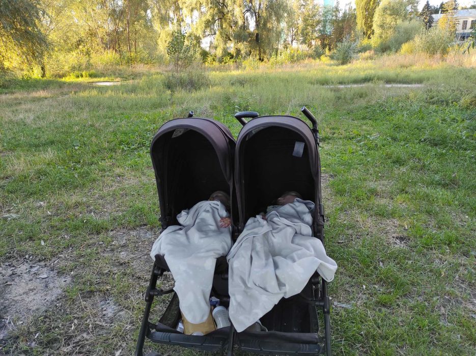 Коляска для двійні