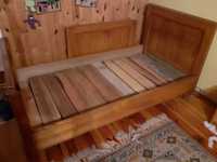 Jesionowe łóżka i szafki nocne retro