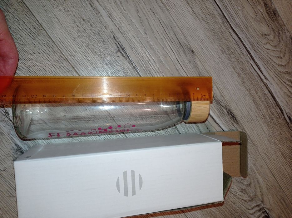 Nowa szklana butelka na napoje, wodę