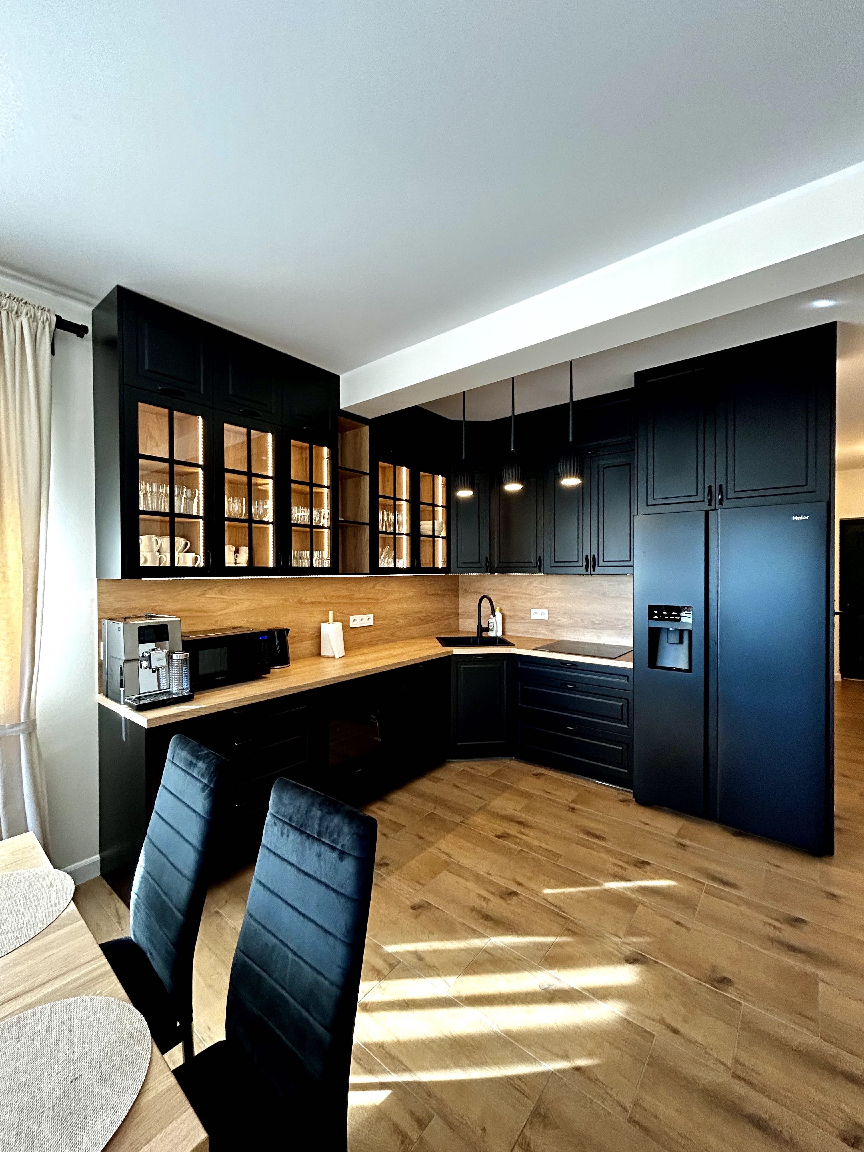 Villa Spełnienie Mazur z basenem i linią brzegową