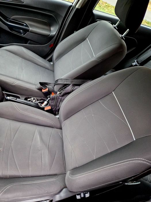 Автомобіль в гарному стані.