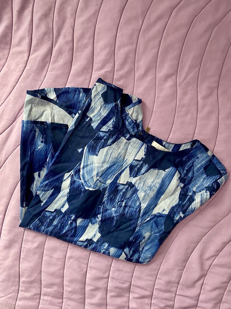 Blusa azul com padrao H&M