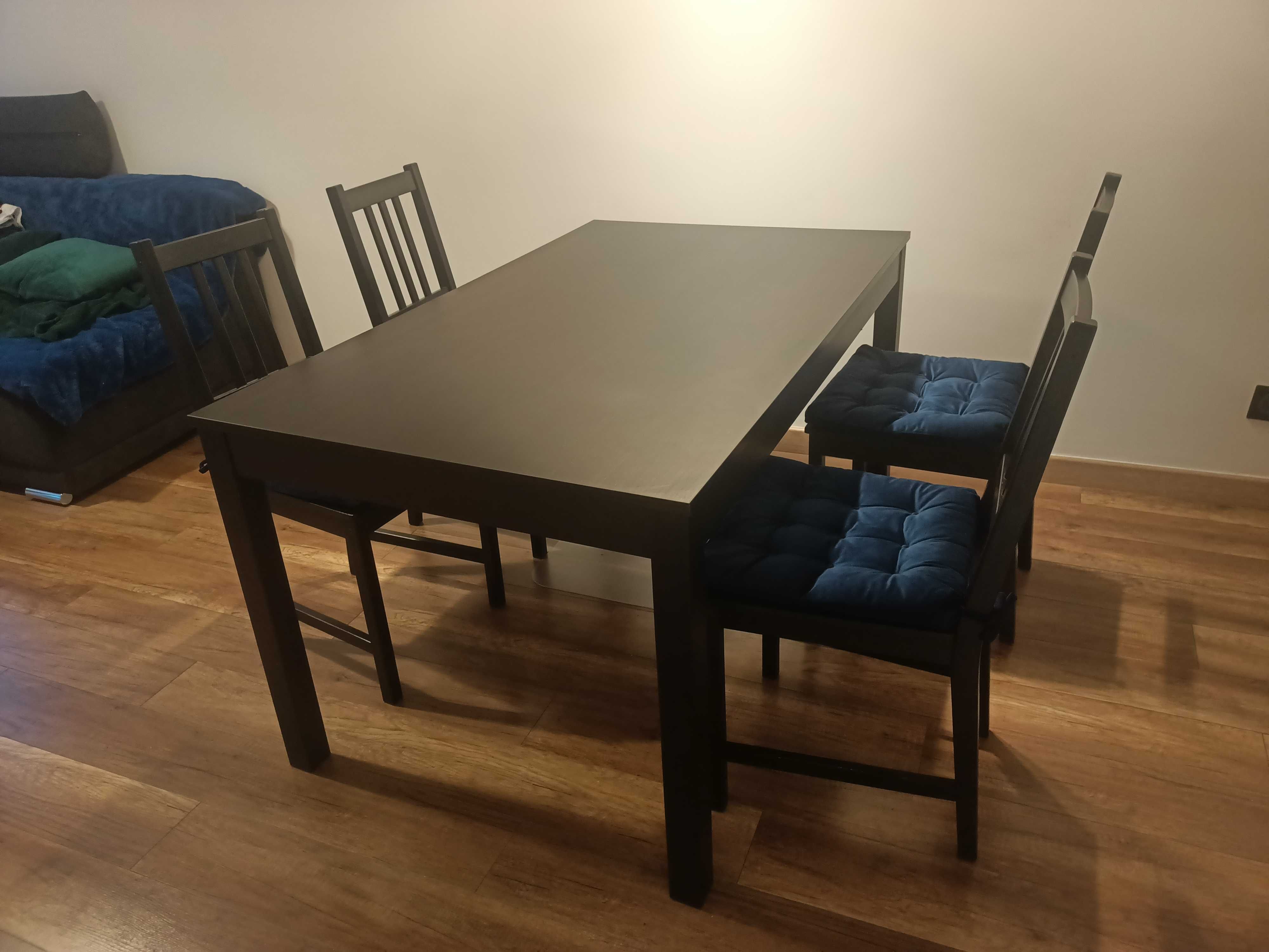 Stół Ikea z 4 krzesłami