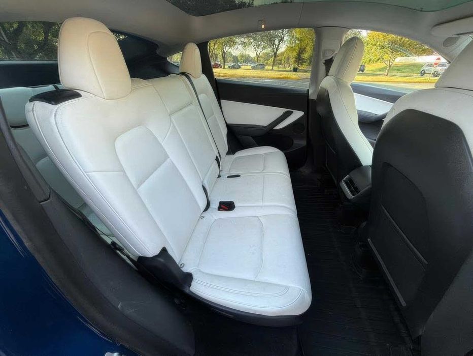 Tesla Model Y Long Range      2021