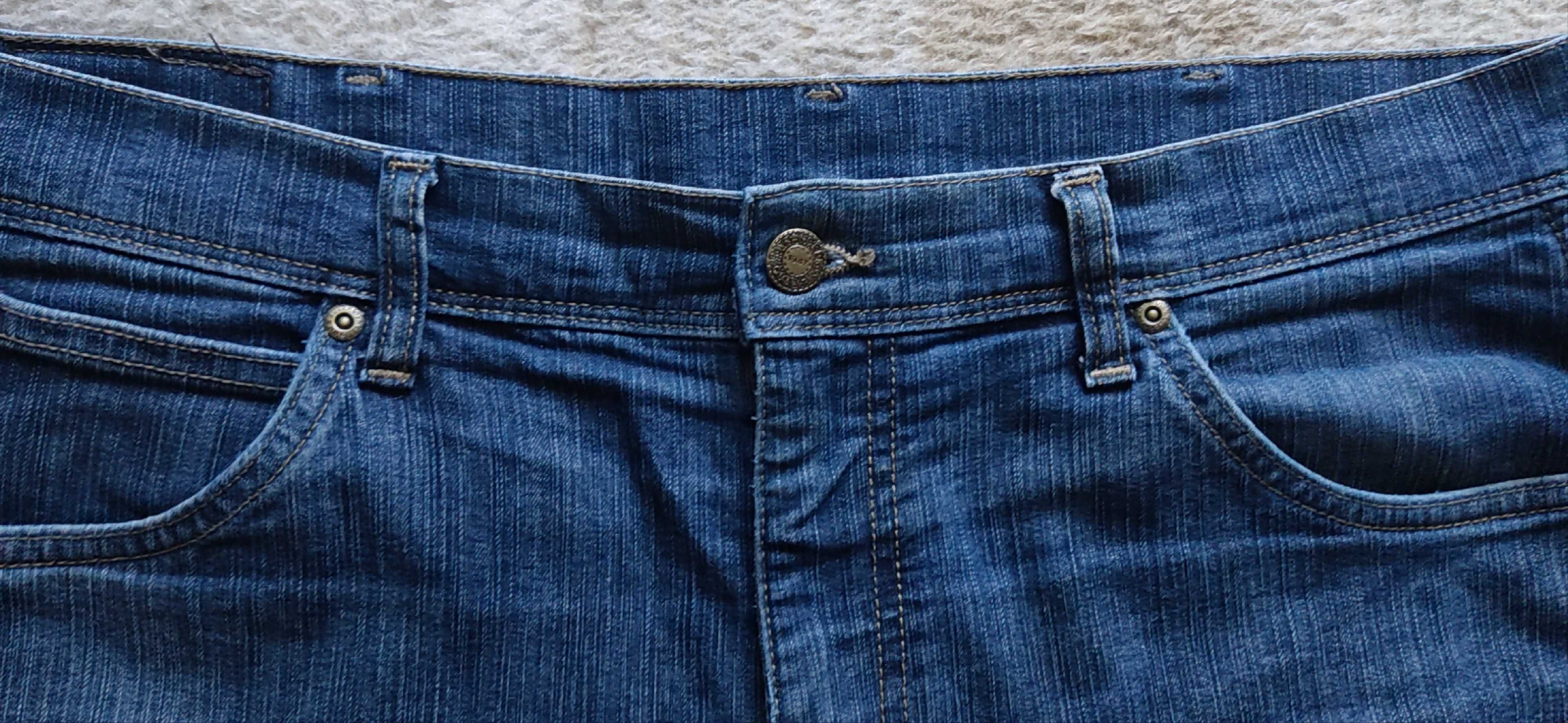 Продам мужские джинсы wrangler на не высокий рост.