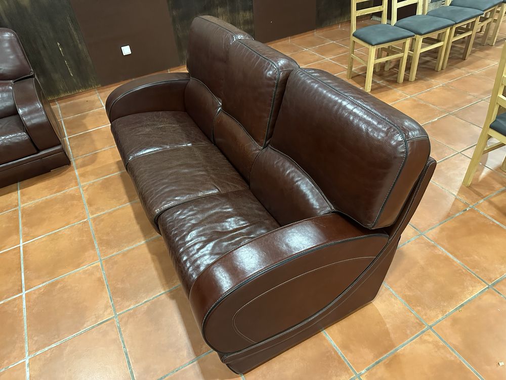 Sofas de couro castanho