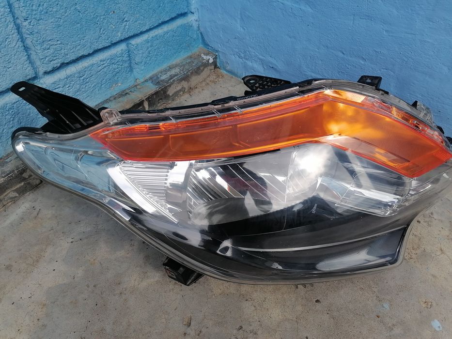 Фара права до mitsubishi l200