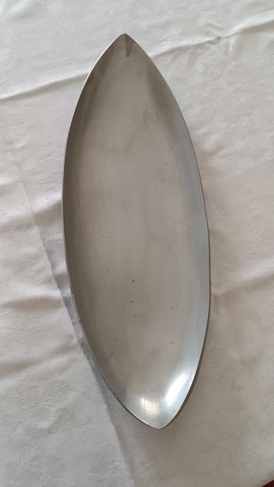 Prato oval em estanho