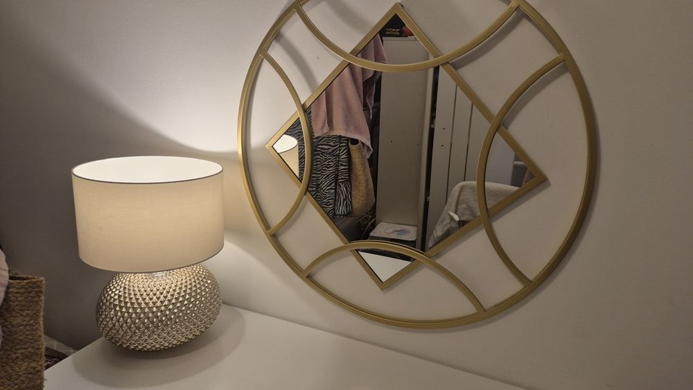 Toaletka z  lustrem w idealnym stanie