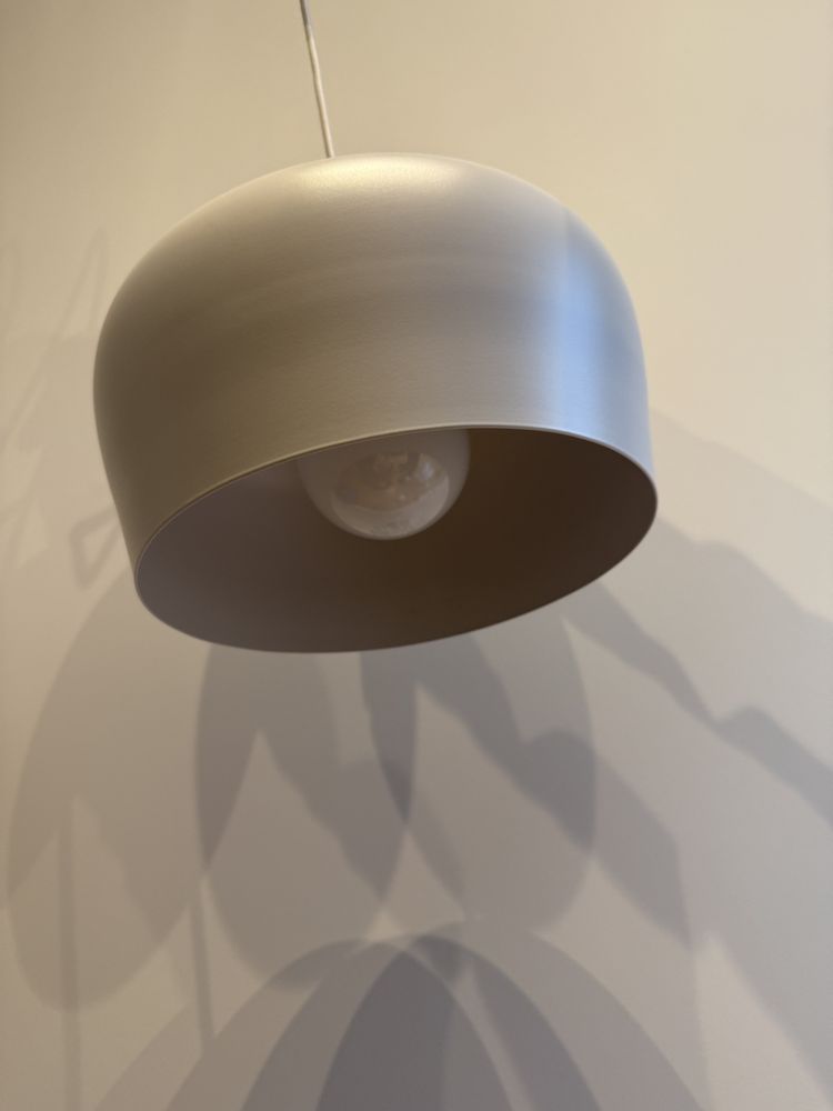 Lampa wisząca z długim kablem
