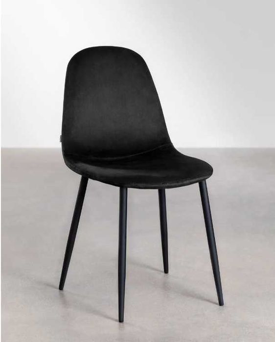 4 cadeiras pretas em camurça, praticamente novas