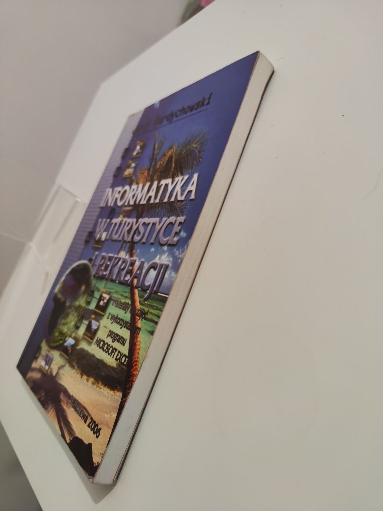 Informatyka w turystyce i rekreacji - Jerzy Berdychowski .