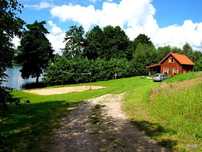 Klimatyczny domek drewniany nad jeziorem na Warmii
