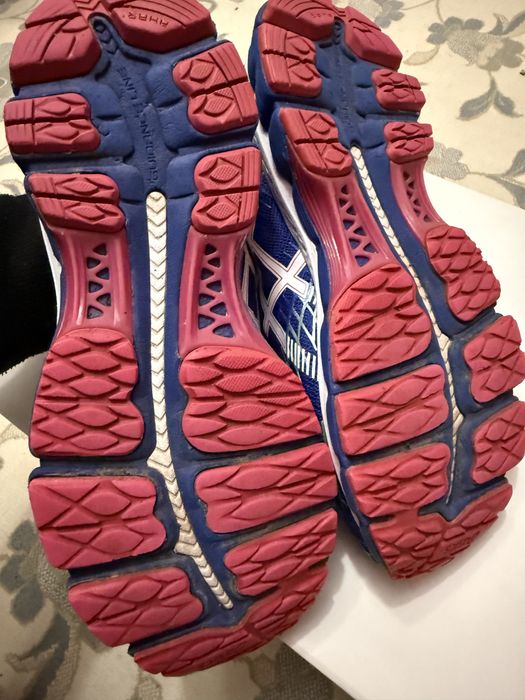 Кросівки     Asics