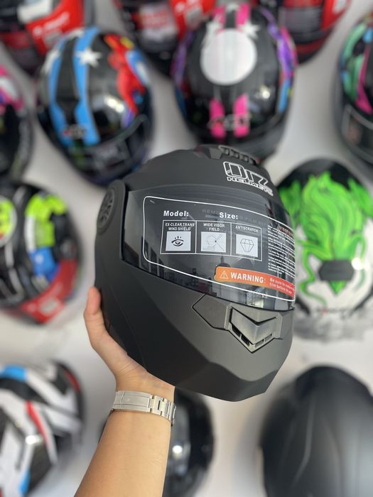 Capacete preto fosco novo