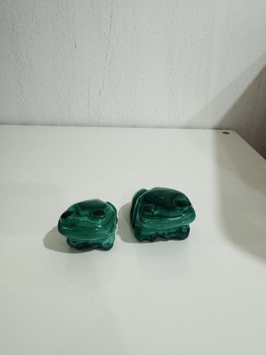Vendo saboneteira e estatuas em malaquite