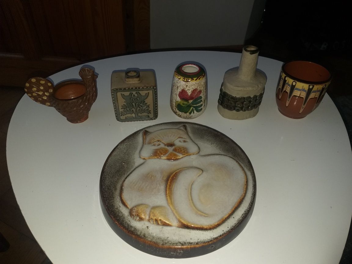 Stare przedmioty ceramiczne różnego rodzaju