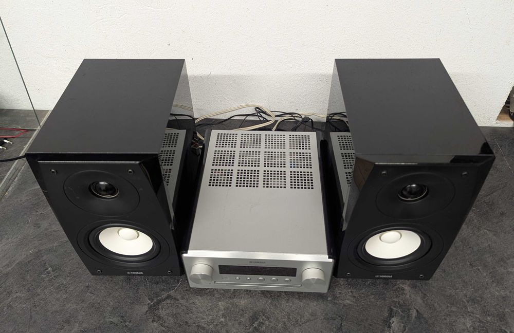 Міні стерео система Yamaha MCR-N560D.