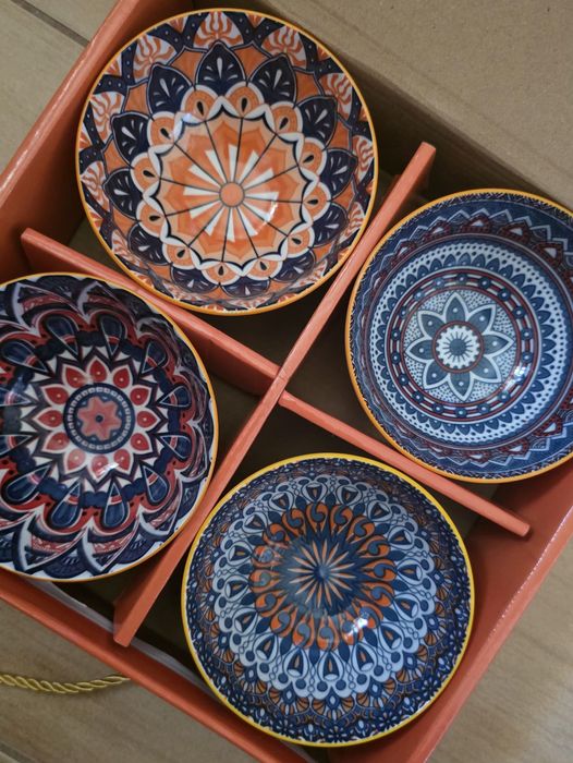 Komplet ceramicznych miseczek w opakowaniu