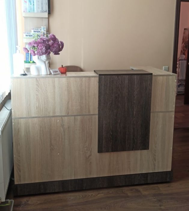 Ресепшн , стійка адміністратора