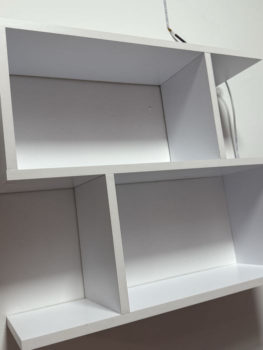 Поличка для книг